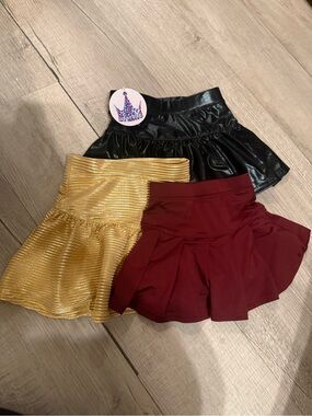 Size 4T Azarhia Skorts Set of 3 Gold, Maroon & Black Metallic